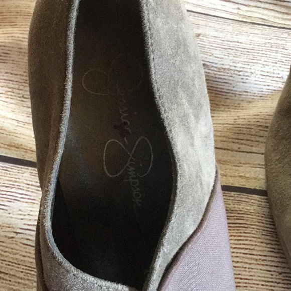 JESSICA SIMPSON GRAY SUEDE HEELS SIZE 7B - Picture 5 of 7